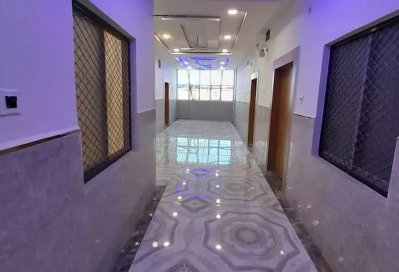 ホテル Goroomgo Nirmala Palace Ayodhya
