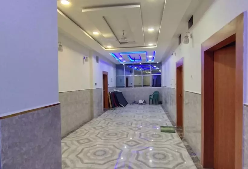 ホテル Goroomgo Nirmala Palace Ayodhya
