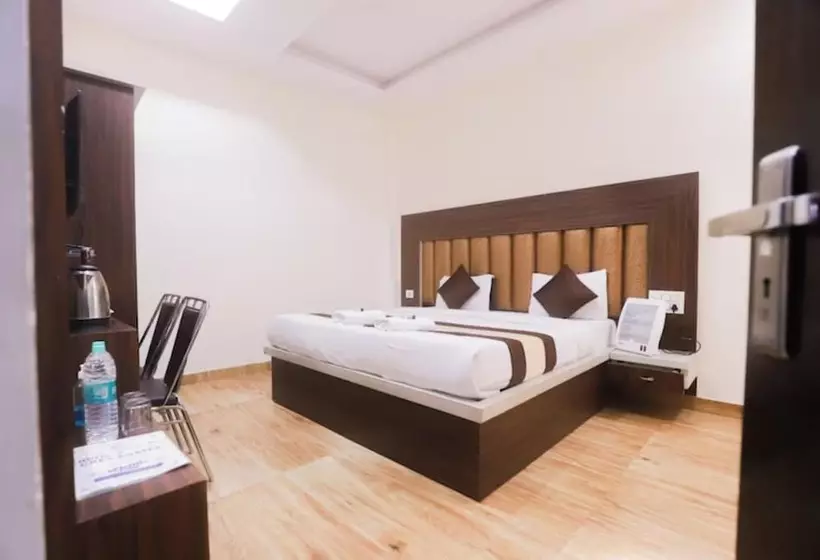 ホテル Goroomgo Nirmala Palace Ayodhya