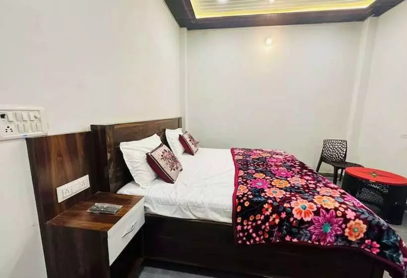 ホテル Goroomgo Nirmala Palace Ayodhya