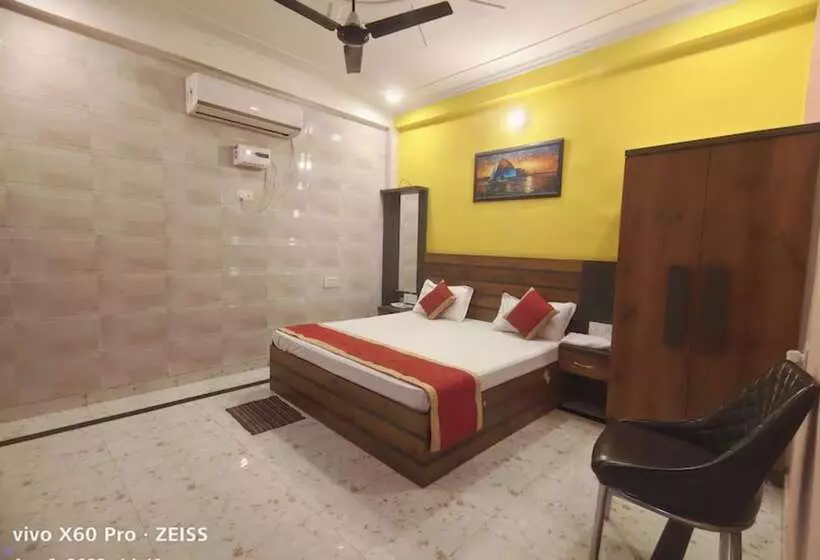 ホテル Goroomgo Nirmala Palace Ayodhya