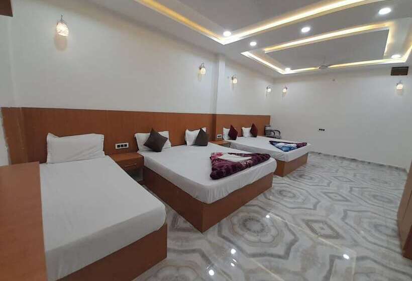 Hotel Goroomgo Nirmala Palace Ayodhya