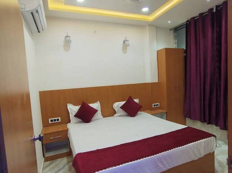 Hotel Goroomgo Nirmala Palace Ayodhya