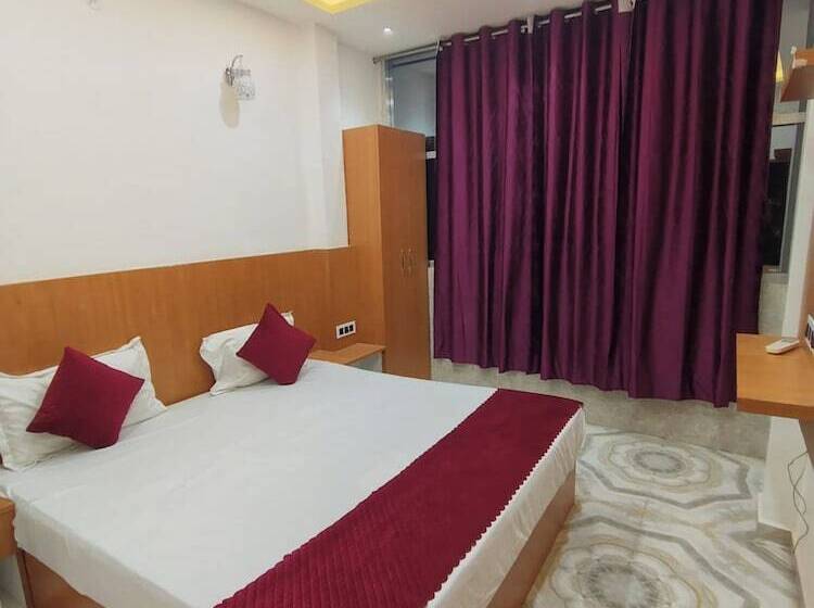 Hotel Goroomgo Nirmala Palace Ayodhya