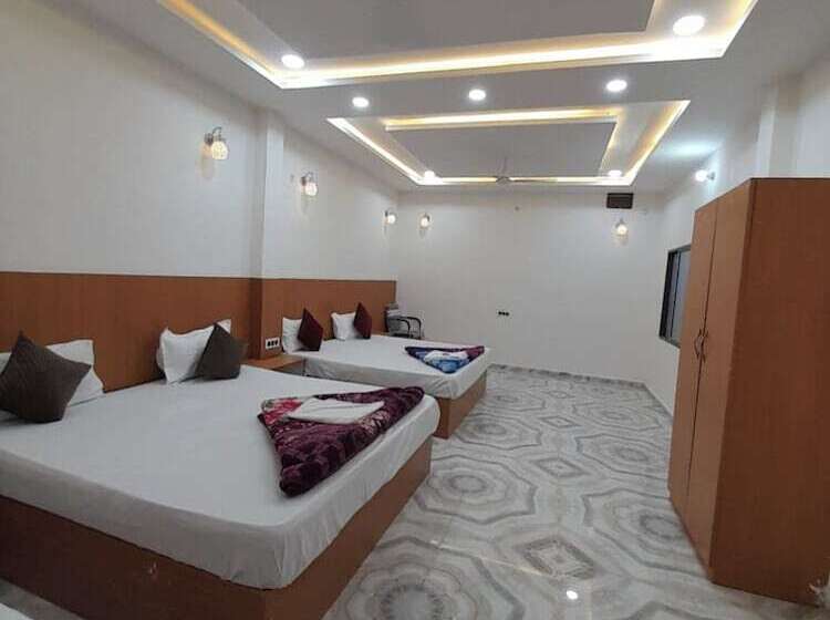 Hotel Goroomgo Nirmala Palace Ayodhya