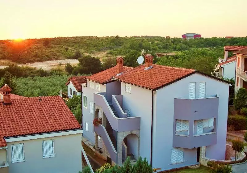 هتل Apartments Snjezana