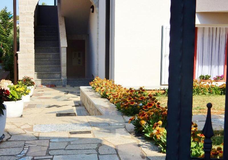 ホテル Apartments Snjezana