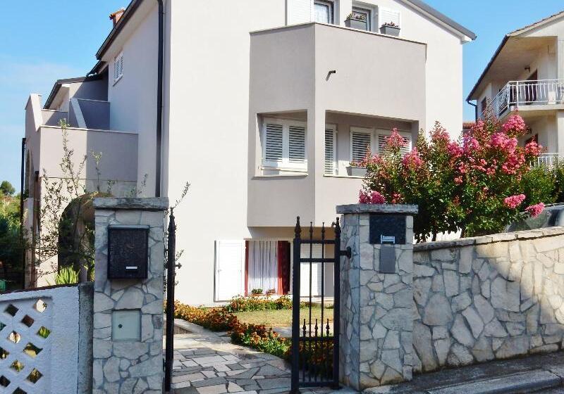 ホテル Apartments Snjezana