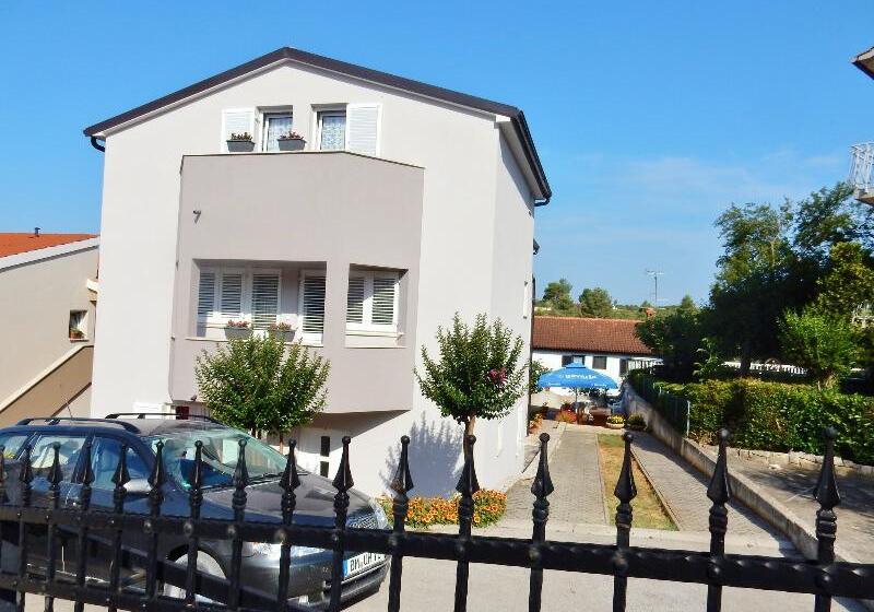 ホテル Apartments Snjezana