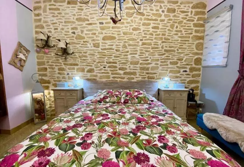 ベッドアンドブレックファースト ô Clair De Lune Chambres D Hôtes Climatisées à Sarlat   Parking Privé   Piscine Chauffée   Espace Bi