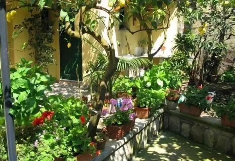 ホテル Agriturismo La Lobra