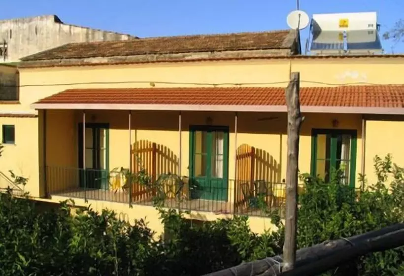 ホテル Agriturismo La Lobra