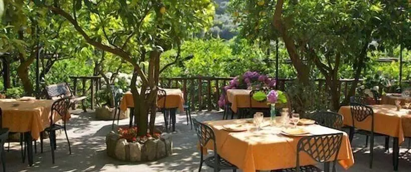 ホテル Agriturismo La Lobra