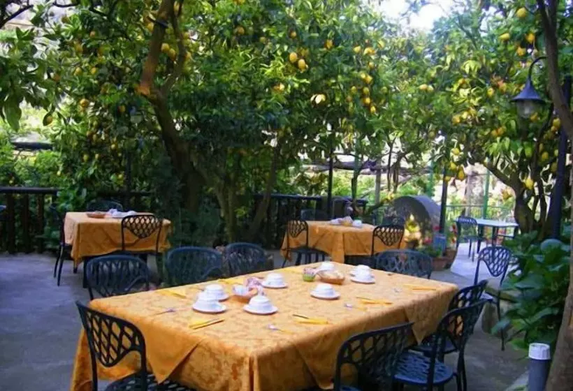ホテル Agriturismo La Lobra