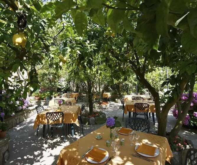 ホテル Agriturismo La Lobra