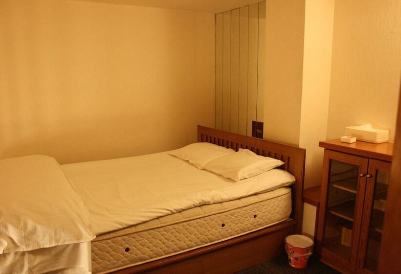 ホテル Muse Osaka   Adults Only