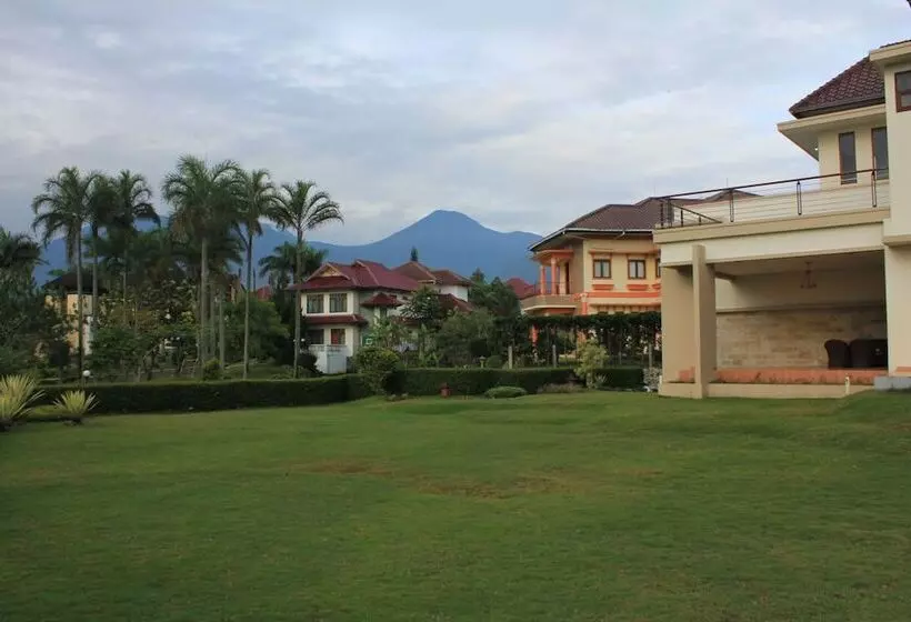 Villa Sophia Cimacan Puncak