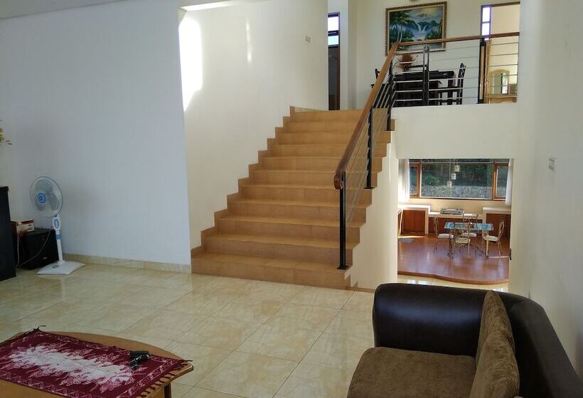 Villa Sophia Cimacan Puncak