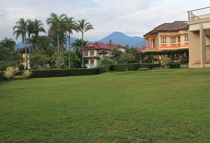 Villa Sophia Cimacan Puncak
