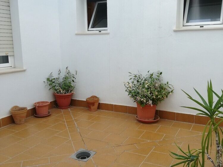 فندق صغير 24h Hostal Antequera