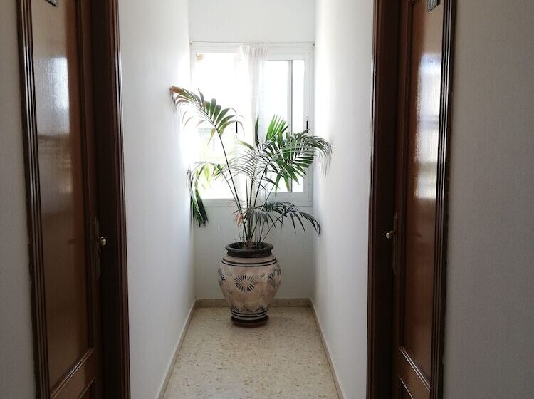 فندق صغير 24h Hostal Antequera