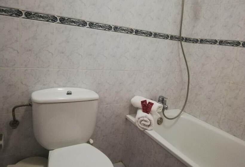 فندق صغير 24h Hostal Antequera