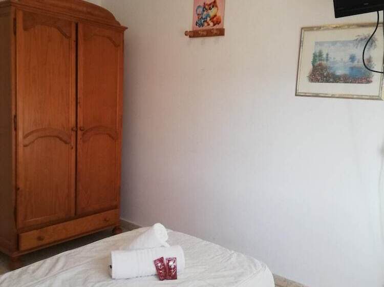 فندق صغير 24h Hostal Antequera