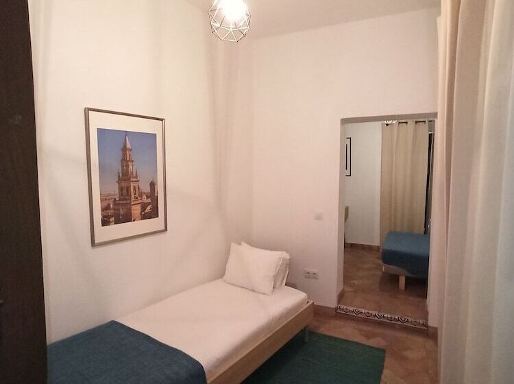 Hostel Café Frenteabastos