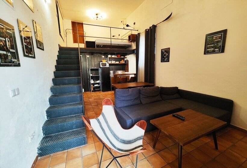 Hostel Café Frenteabastos