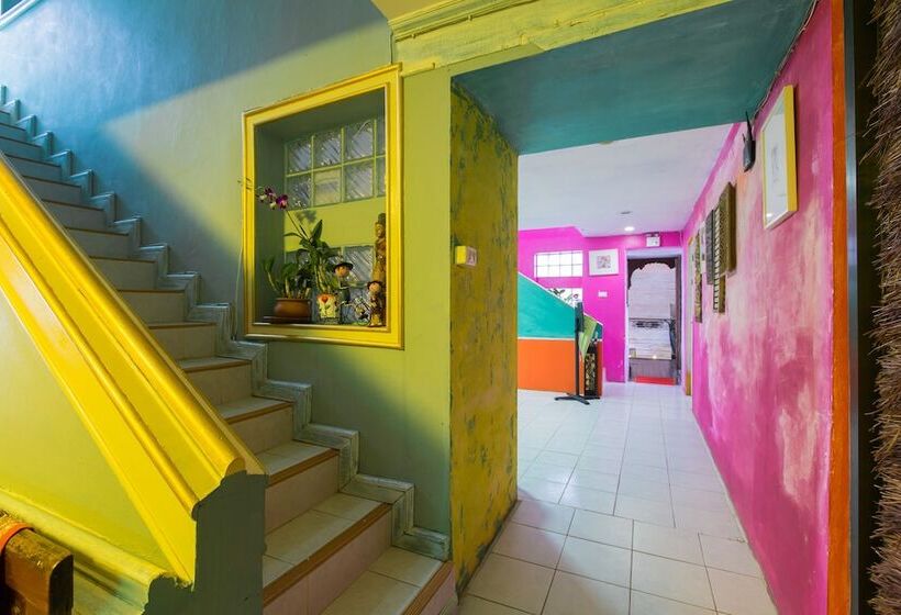 Barefoot Hotel Kalim Beach Front