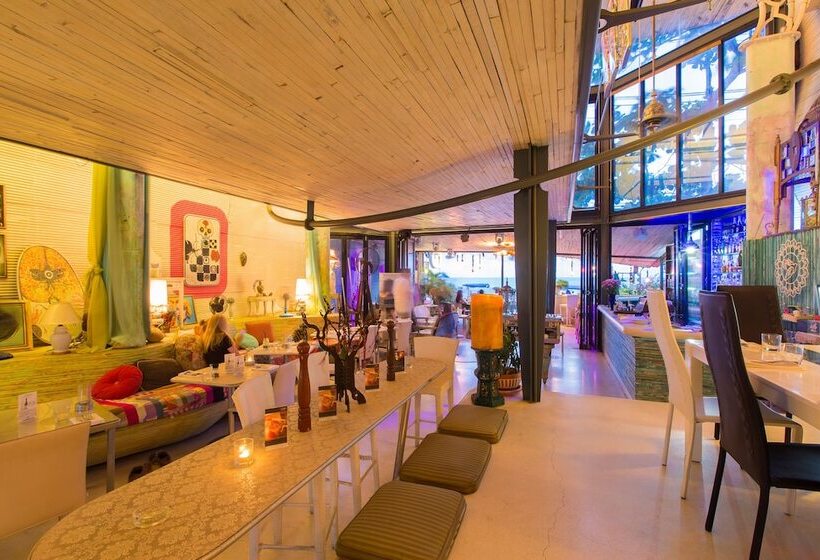 Barefoot Hotel Kalim Beach Front