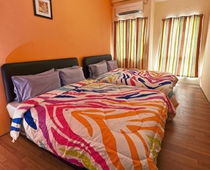 Harbourside Backpackers  Hostel