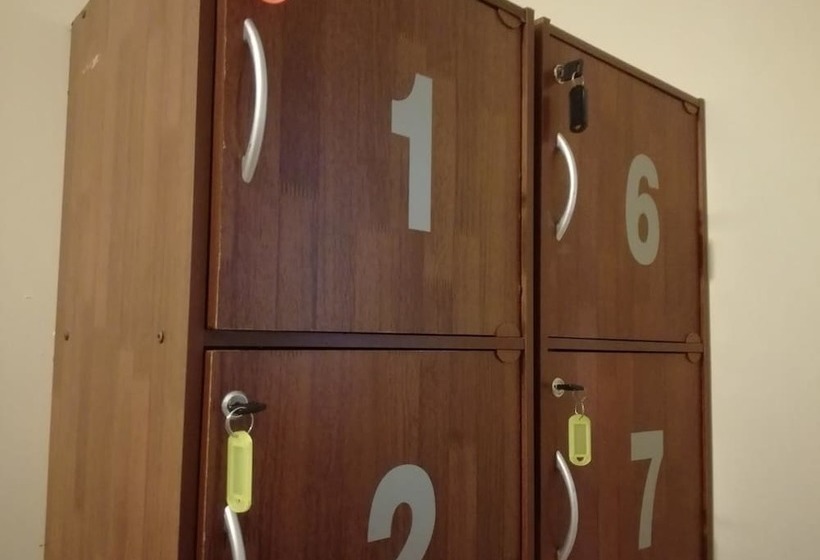 Harbourside Backpackers  Hostel