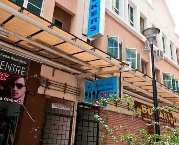 Harbourside Backpackers  Hostel