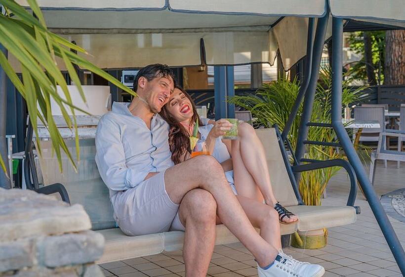 Отель Acquamarina