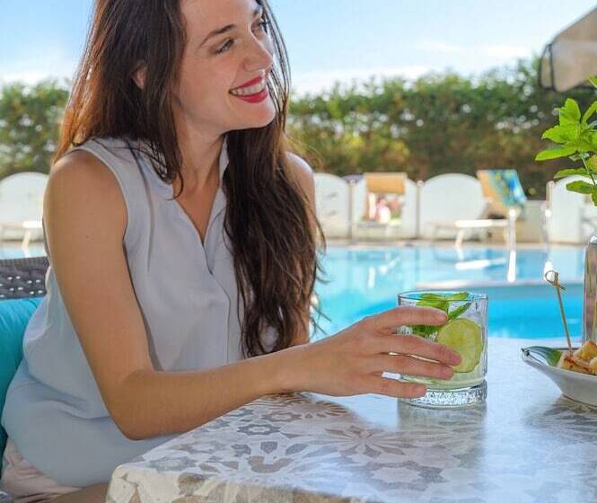 Отель Acquamarina