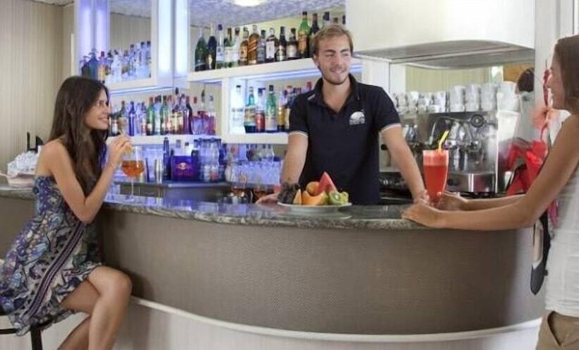 Отель Acquamarina