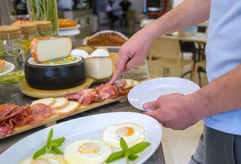 Отель Acquamarina