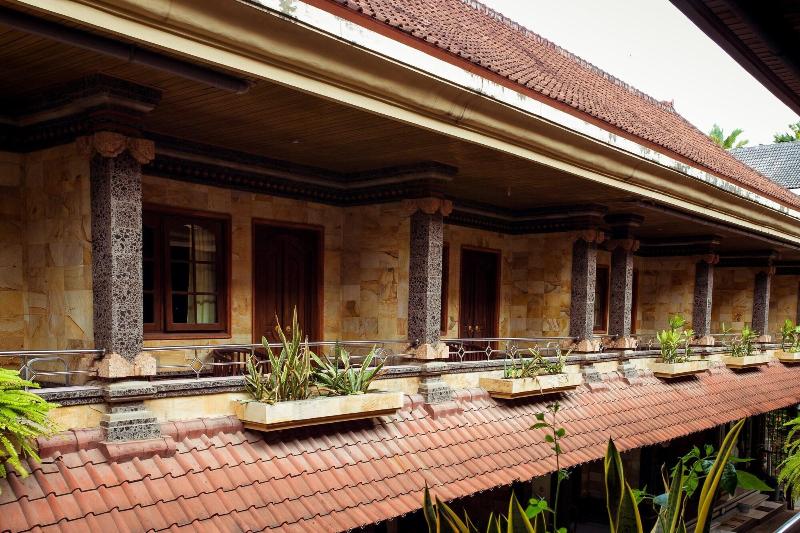 Отель Segara Sadhu Inn Kuta By Ecommerceloka