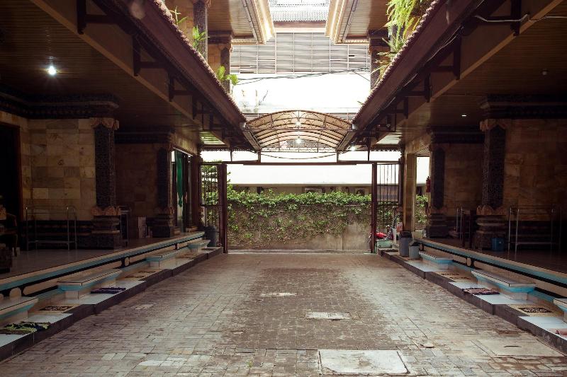 Отель Segara Sadhu Inn Kuta By Ecommerceloka