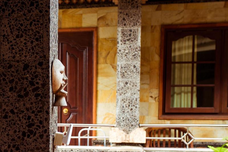 Отель Segara Sadhu Inn Kuta By Ecommerceloka