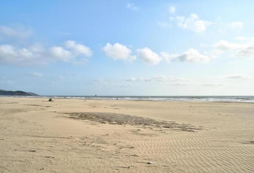 Morjim Holiday Beach Resort