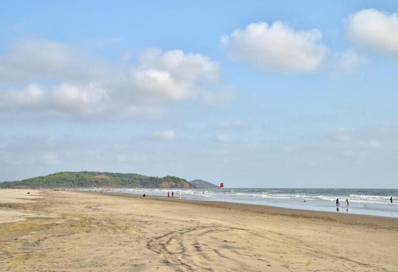 Morjim Holiday Beach Resort