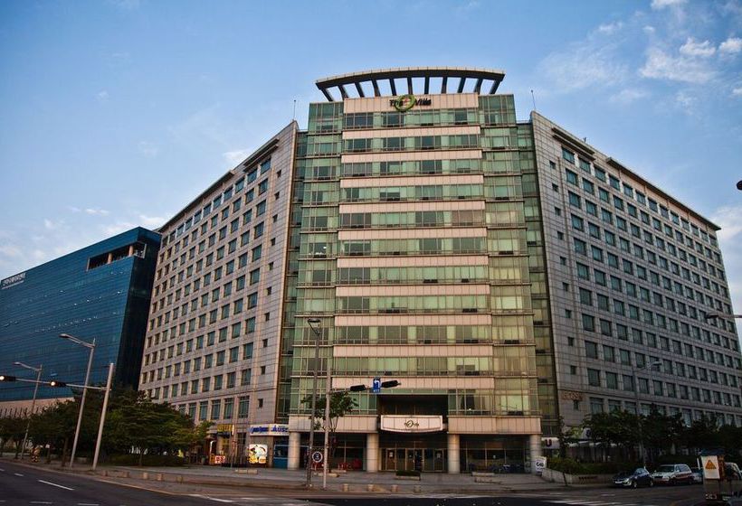 ペンション Crown House