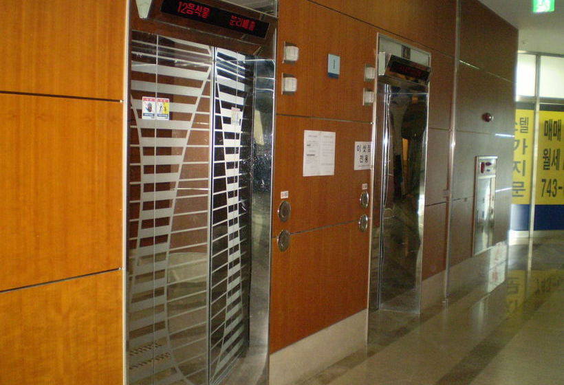 ペンション Crown House