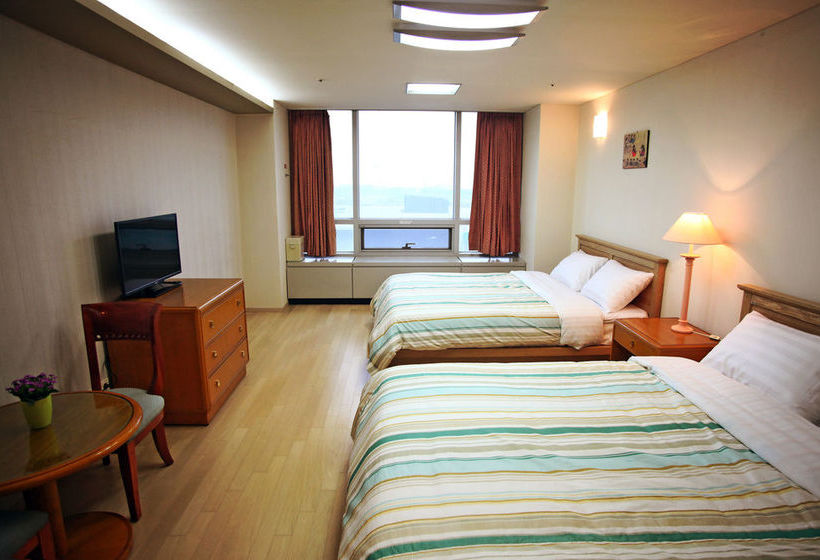 ペンション Crown House