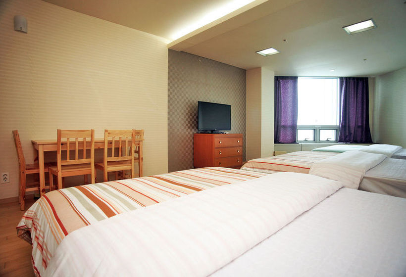 ペンション Crown House