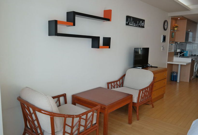 ペンション Crown House