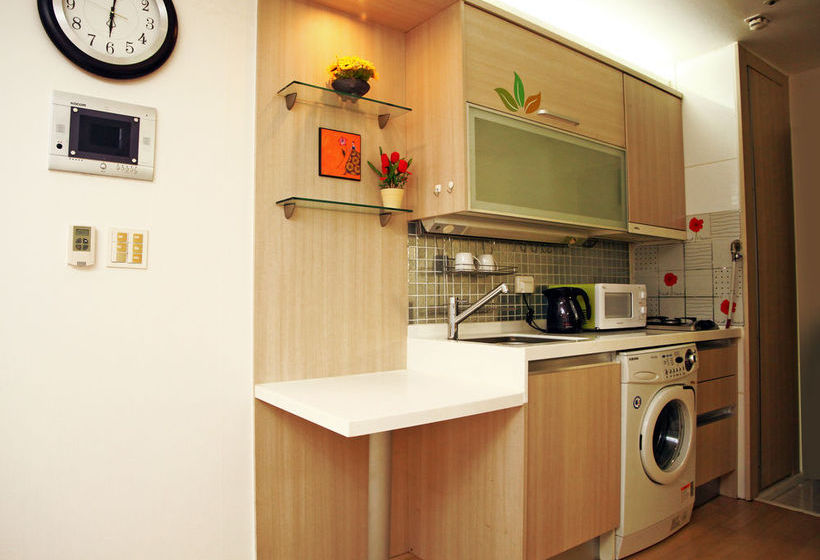 ペンション Crown House