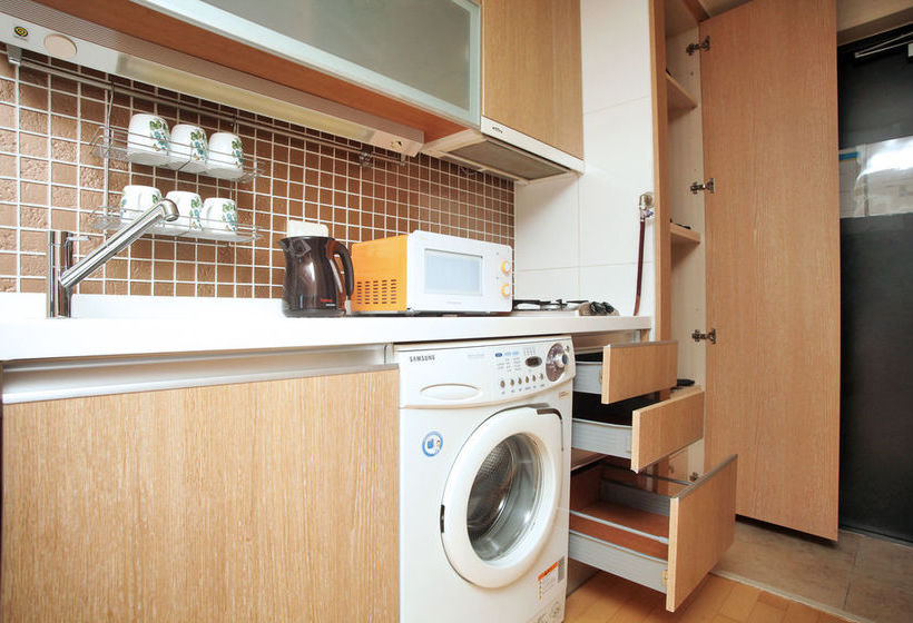 ペンション Crown House